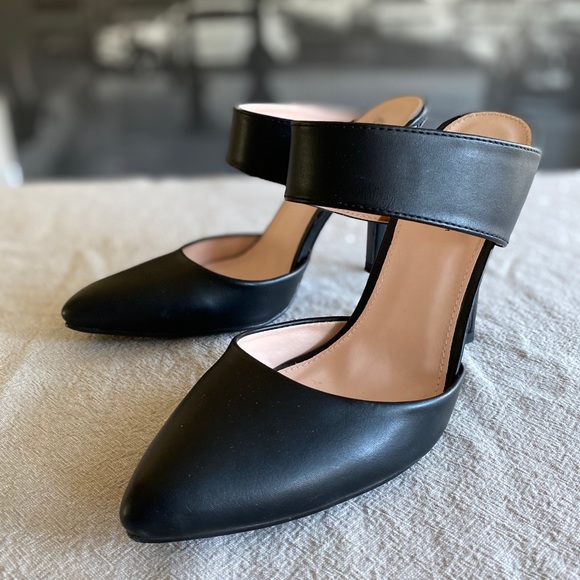 Bonnibel 5” black vegan leather heel slides. US 9 - Picture 4 of 8